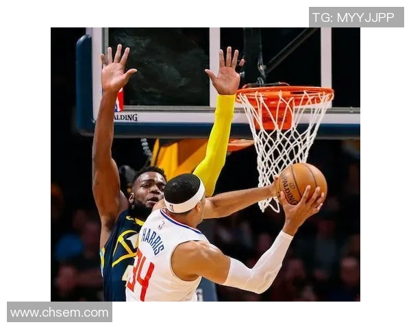 亚历山大突破急停 篮下小抛投得手