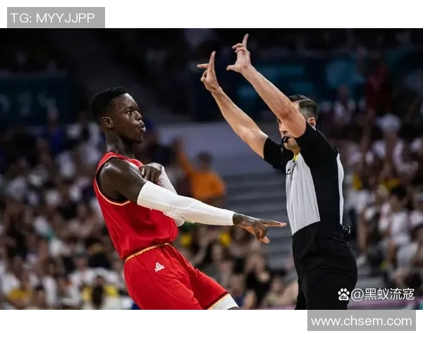 施罗德半场7投3中，三分2中0，得到8分2篮板2助攻